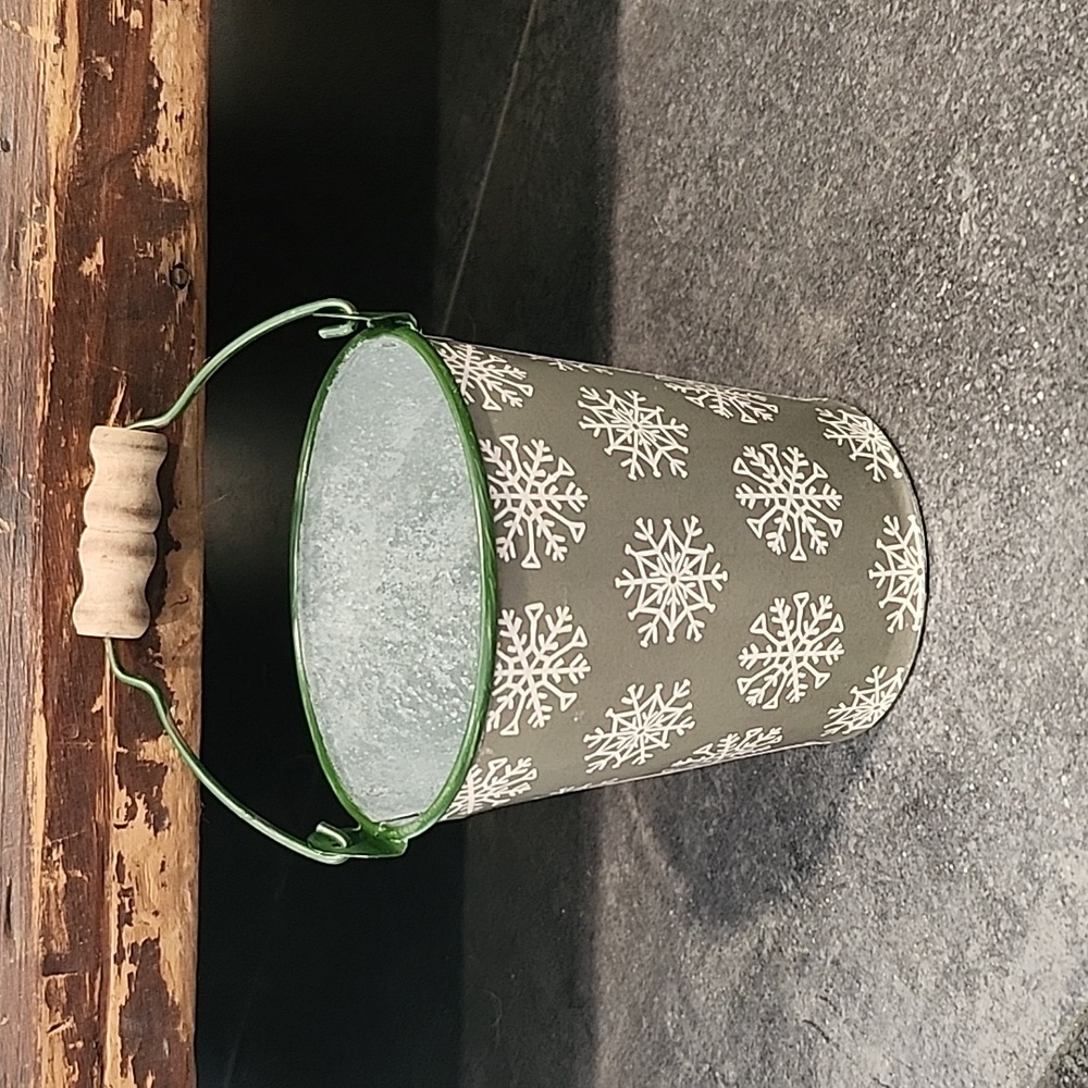 Snowflake Pail